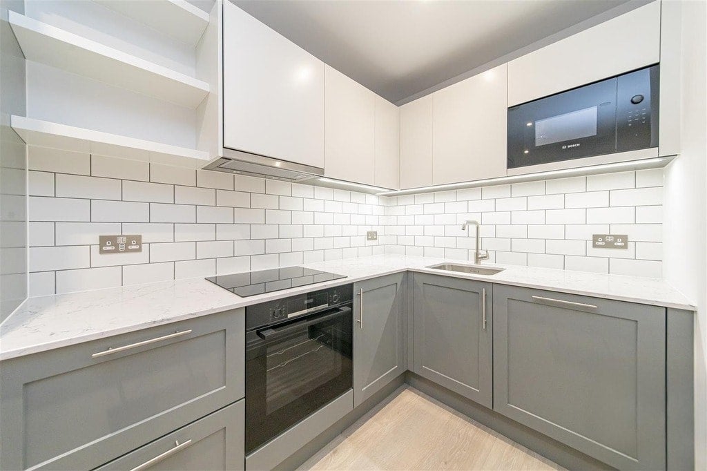Flat New Broadway in Greater London