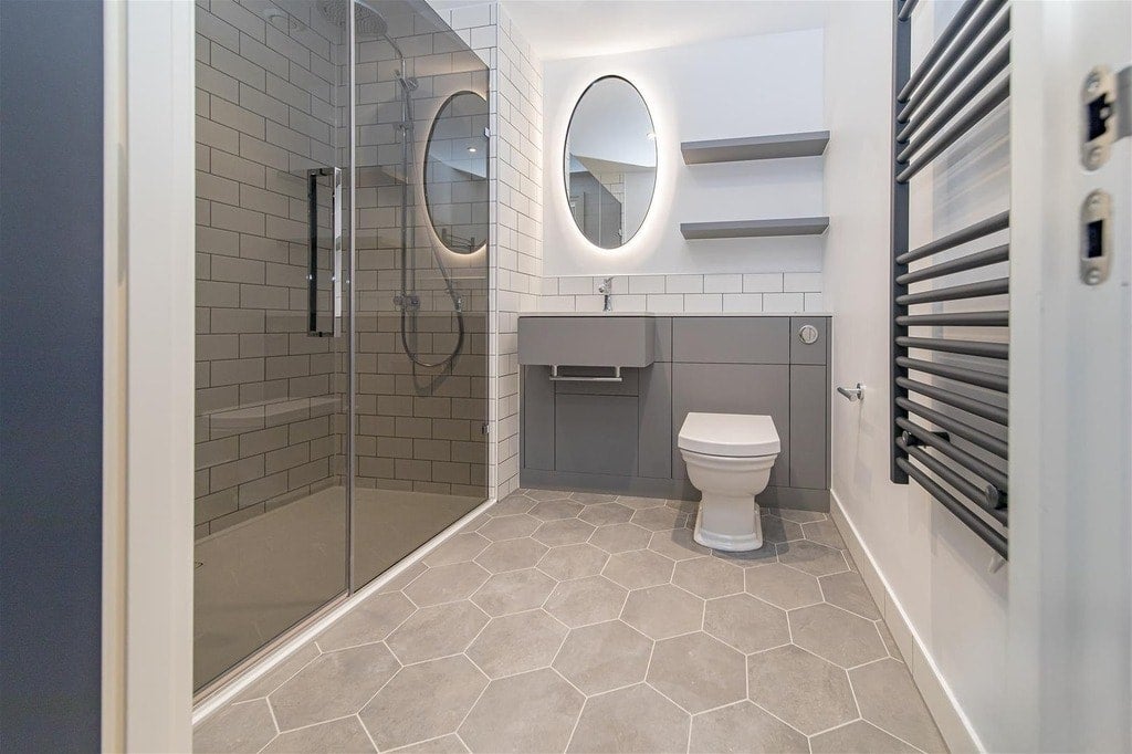Flat New Broadway in Greater London