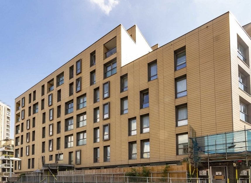 Flat Oak Square in Greater London
