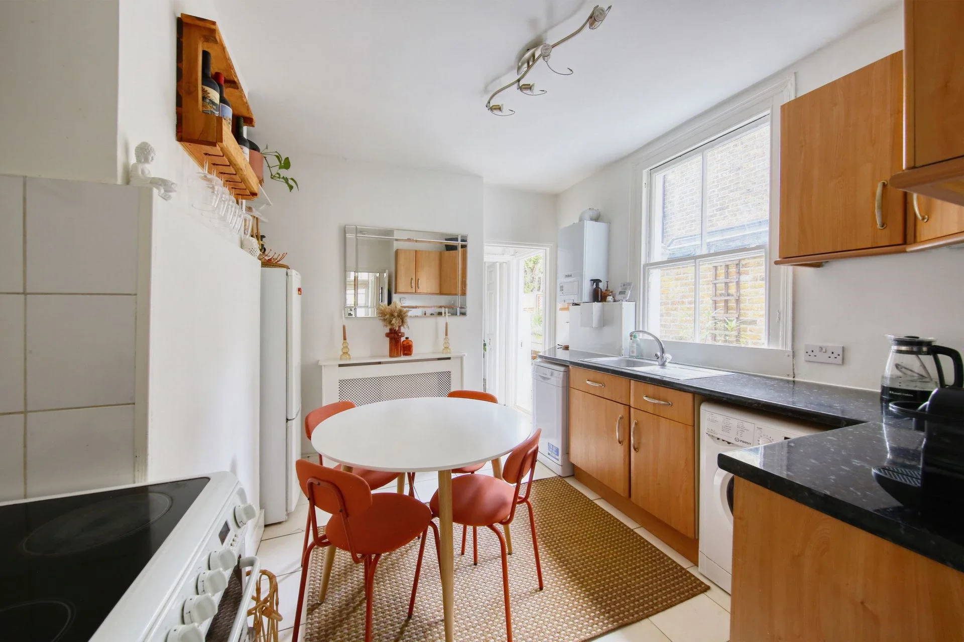 Flat Duntshill Road in Greater London