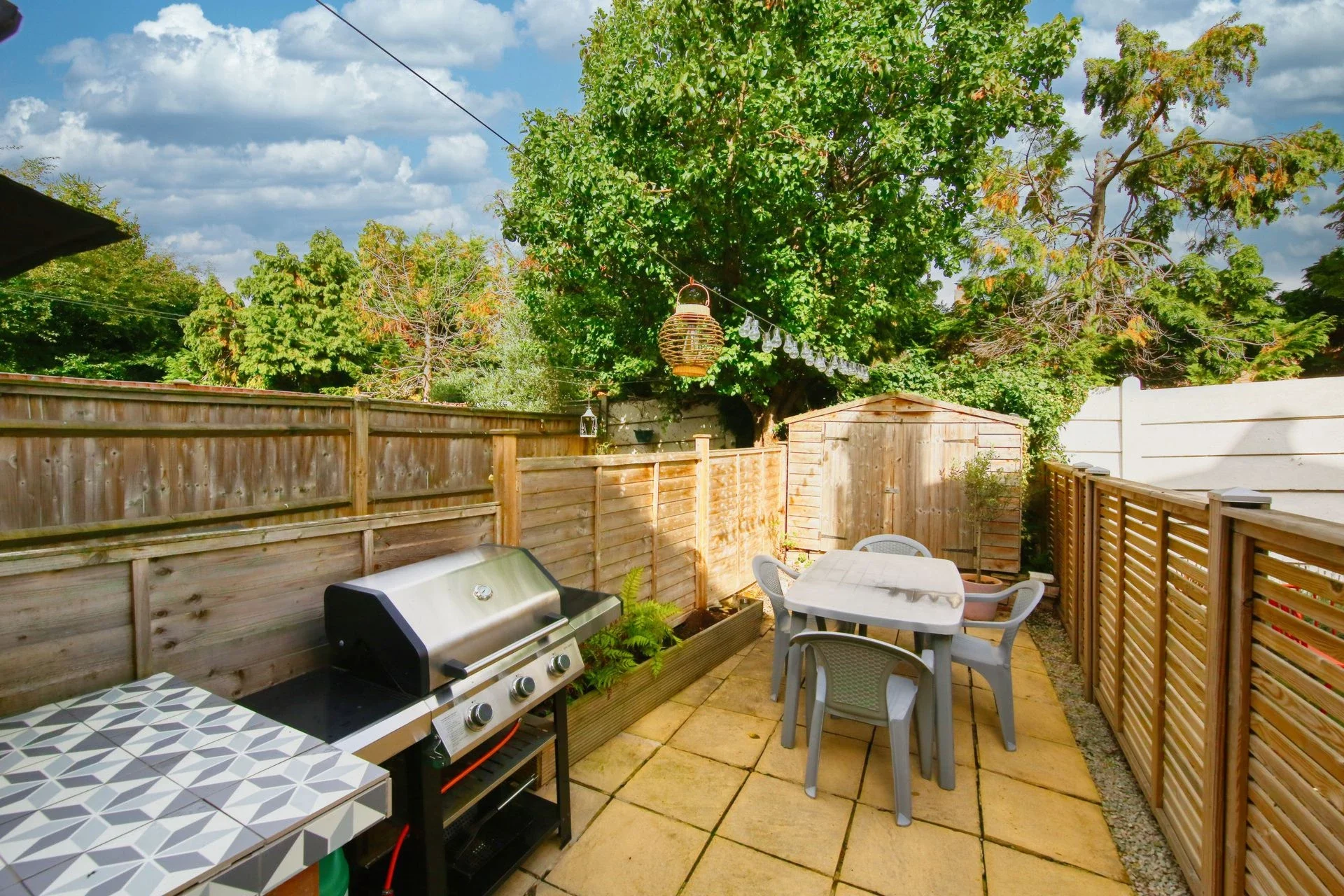 Flat Duntshill Road in Greater London