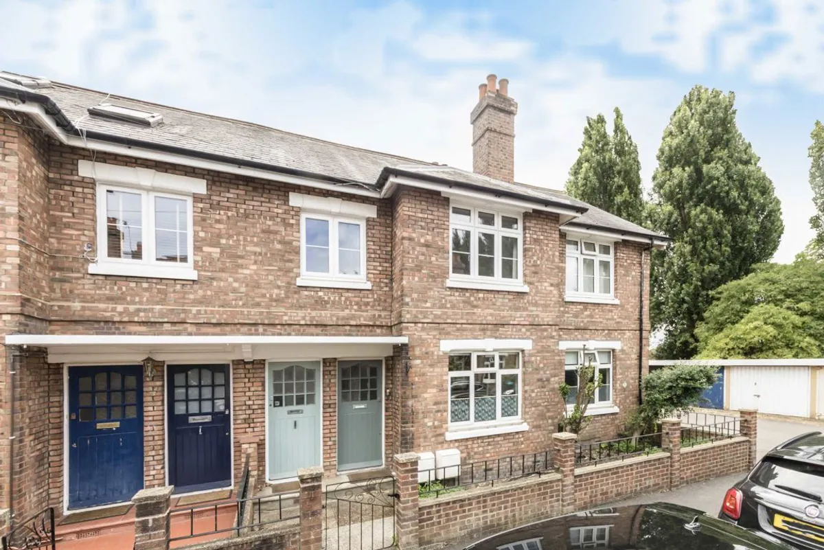 Flat Heathfield Square in Greater London