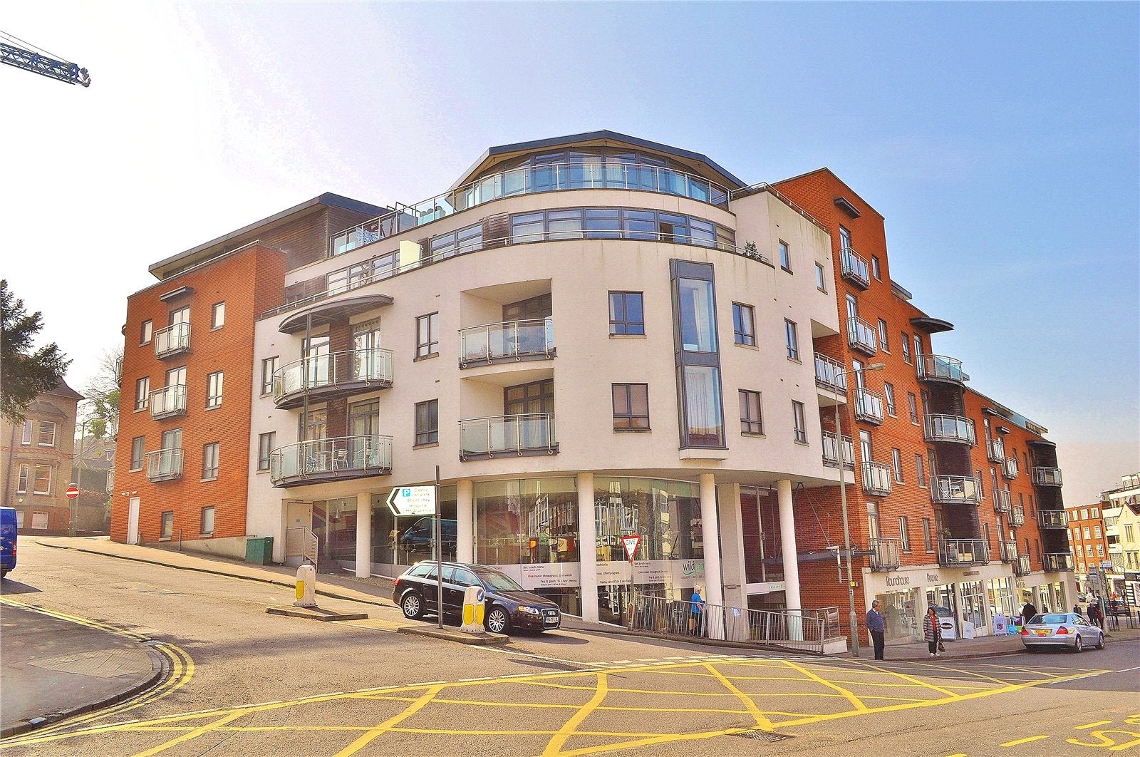 Flat Sydenham Road in Guildford