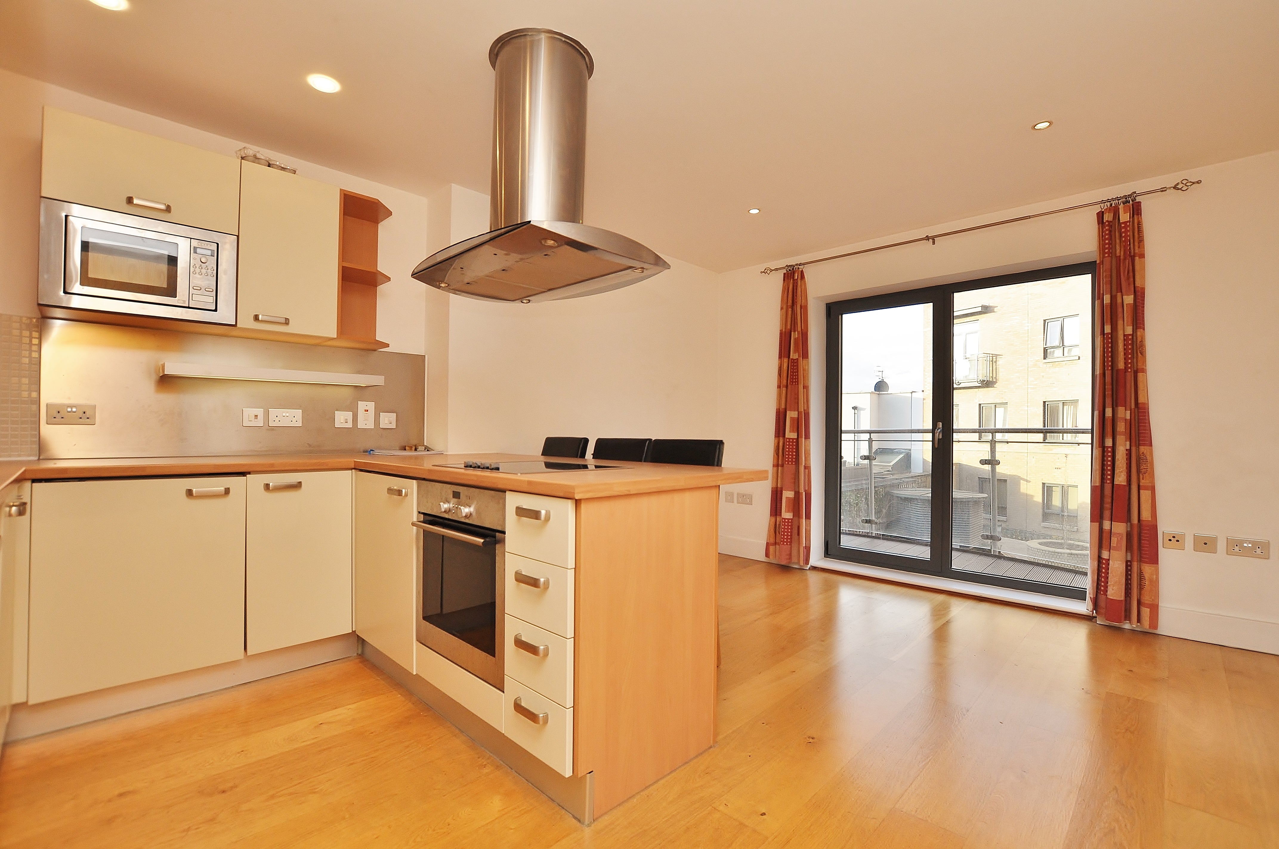Flat Sydenham Road in Guildford