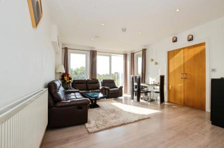 Flat Matthews Road in London