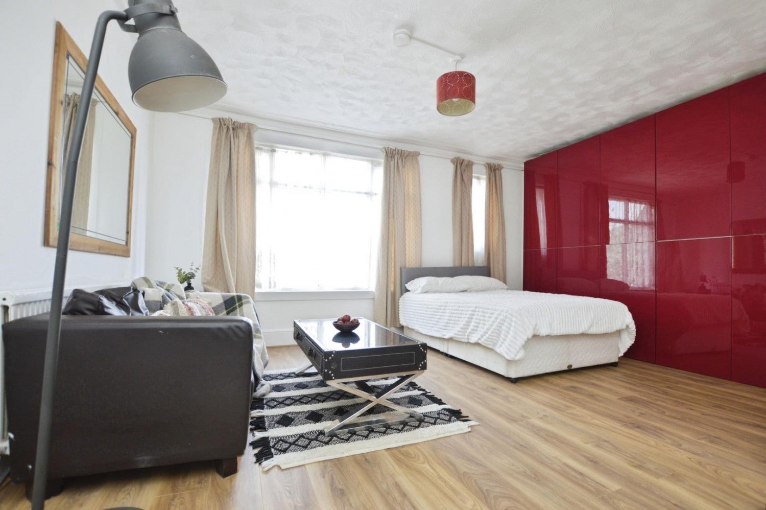 Flat Ashgrove Road in Greater London