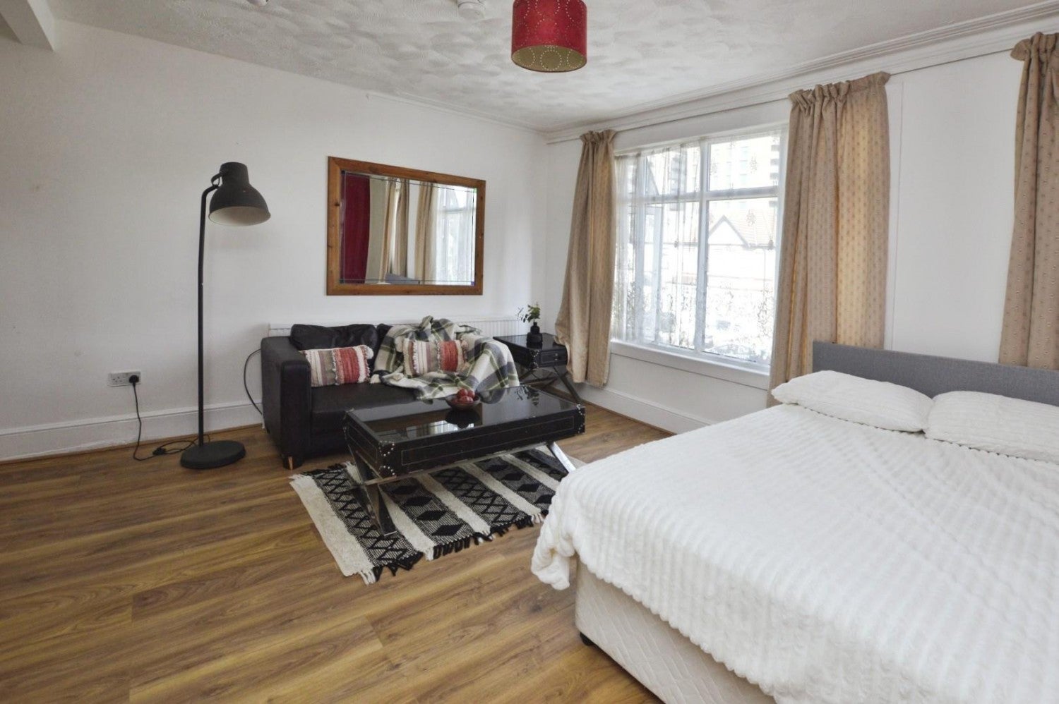 Flat Ashgrove Road in Greater London