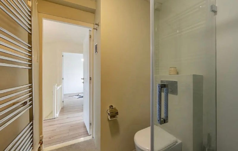 Room Cross Flatts Place in Leeds