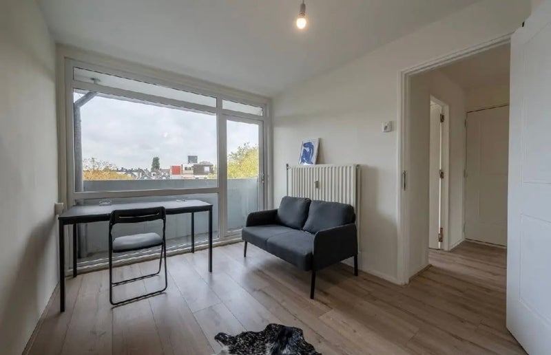 Room Cross Flatts Place in Leeds