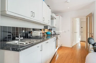 Flat Furley Road in Greater London