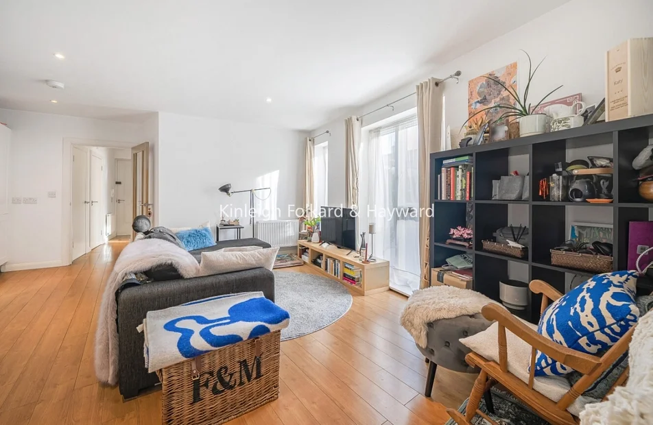 Flat Furley Road in Greater London