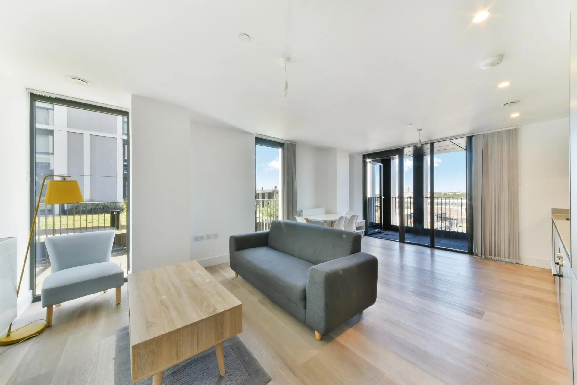 Flat Marshgate Lane in Greater London