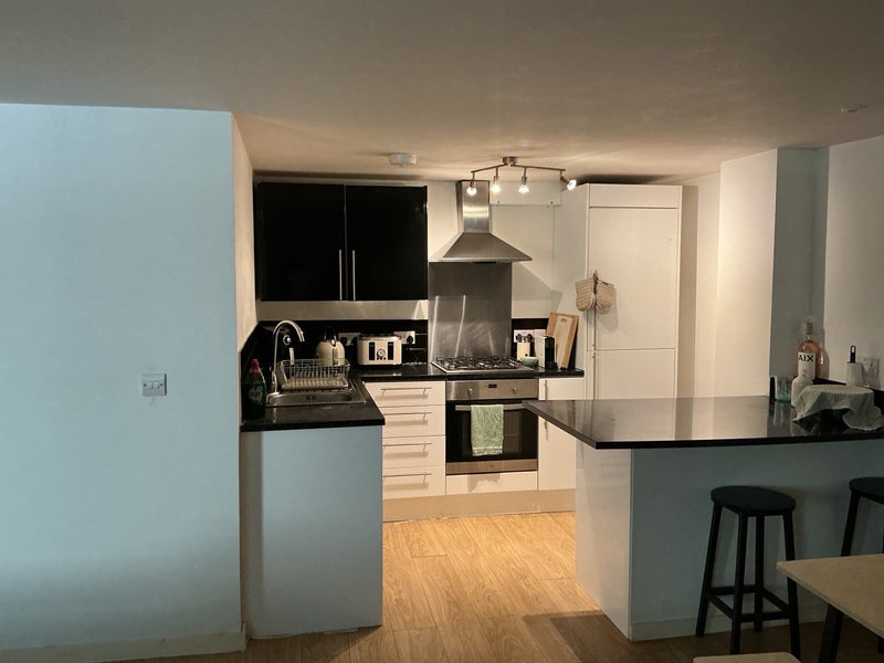 Room Clapham Road in Greater London