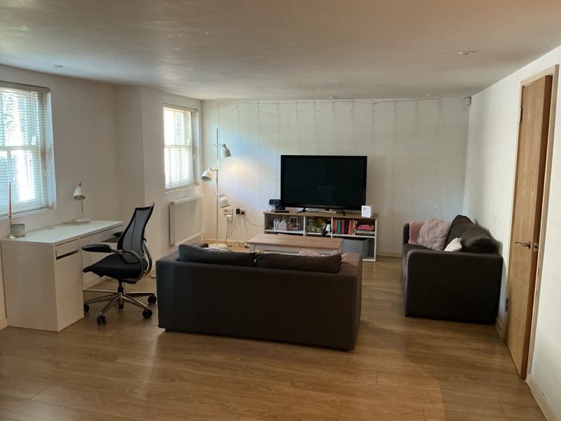 Room Clapham Road in Greater London