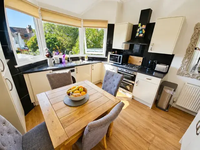 Flat Leigham Court Drive in Southend-on-Sea