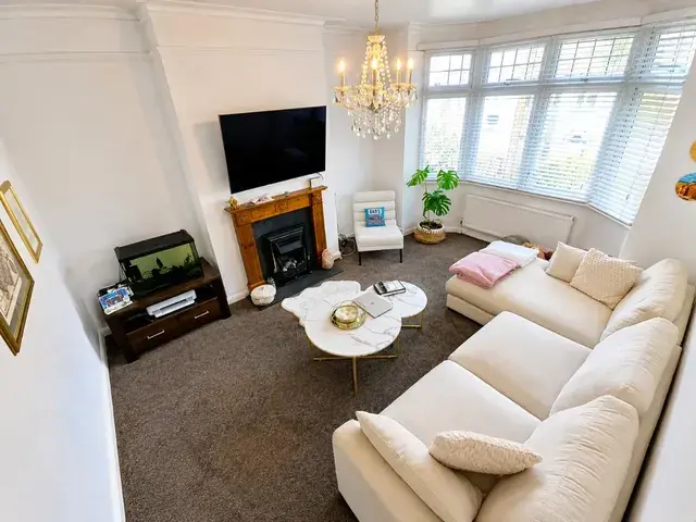 Flat Leigham Court Drive in Southend-on-Sea