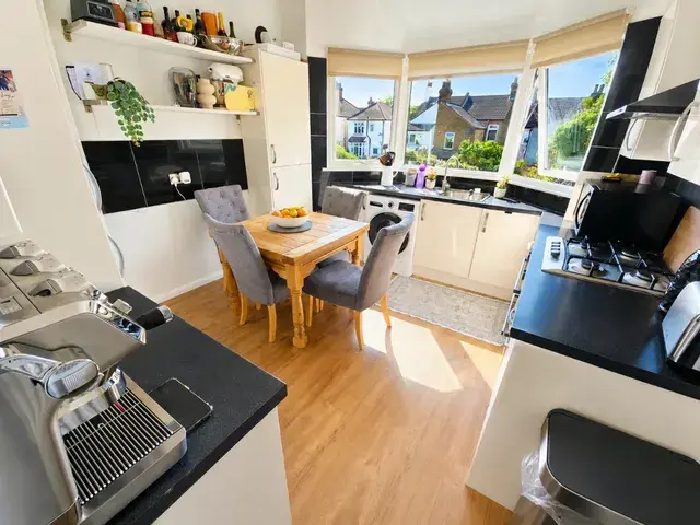 Flat Leigham Court Drive in Southend-on-Sea