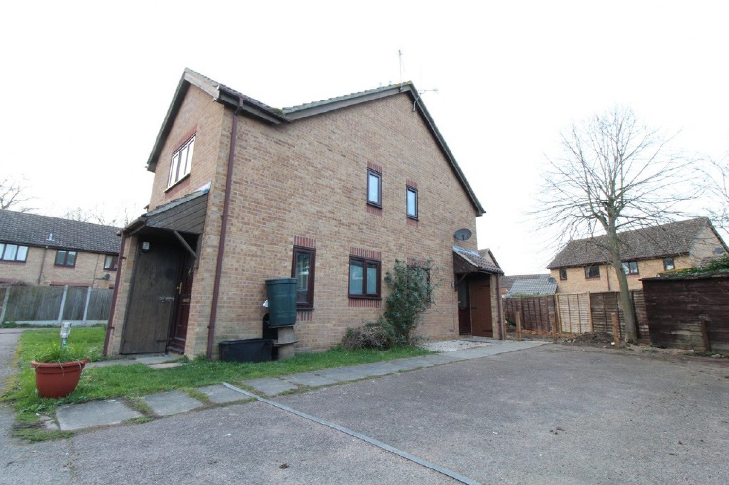 House Kinlett Close in Colchester