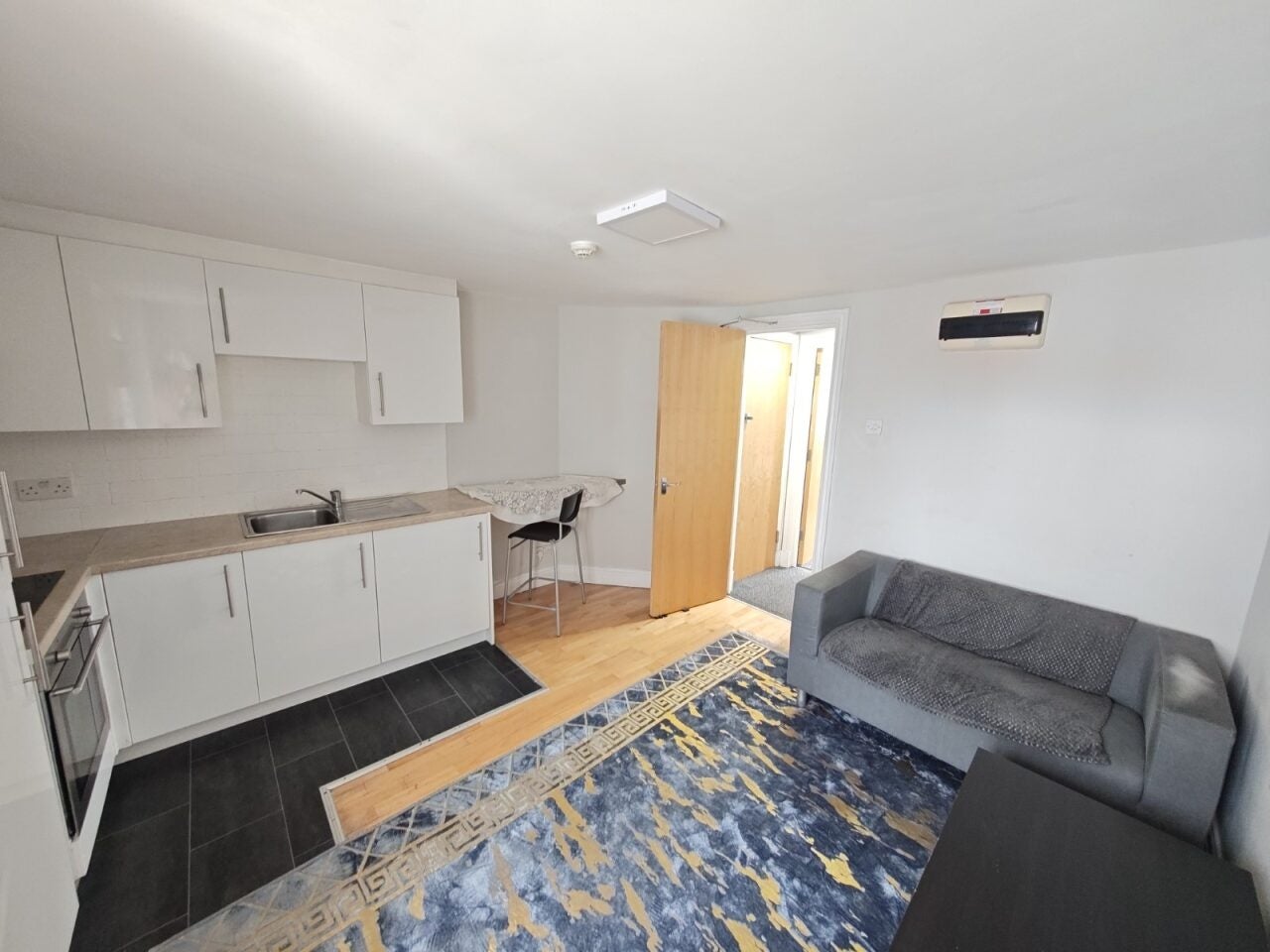 Flat Whitchurch Road in Cardiff