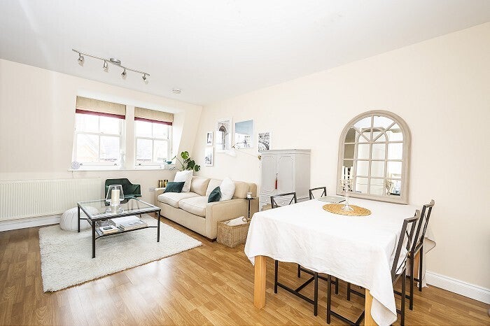 Flat Penrose Mews in Greater London