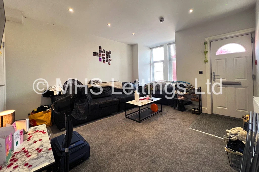 Room Burchett Terrace in Leeds