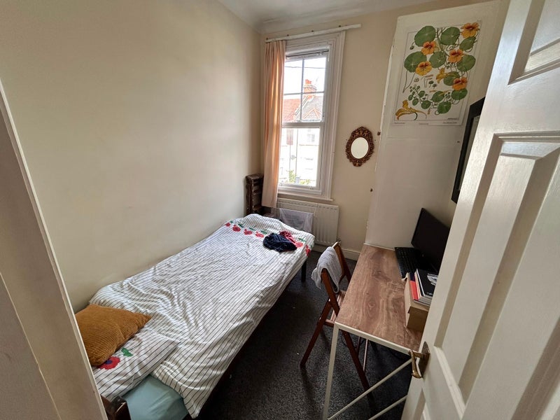 Room Hydethorpe Road in Greater London