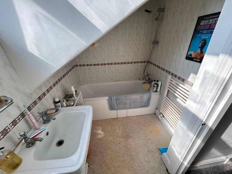 Room Hydethorpe Road in Greater London