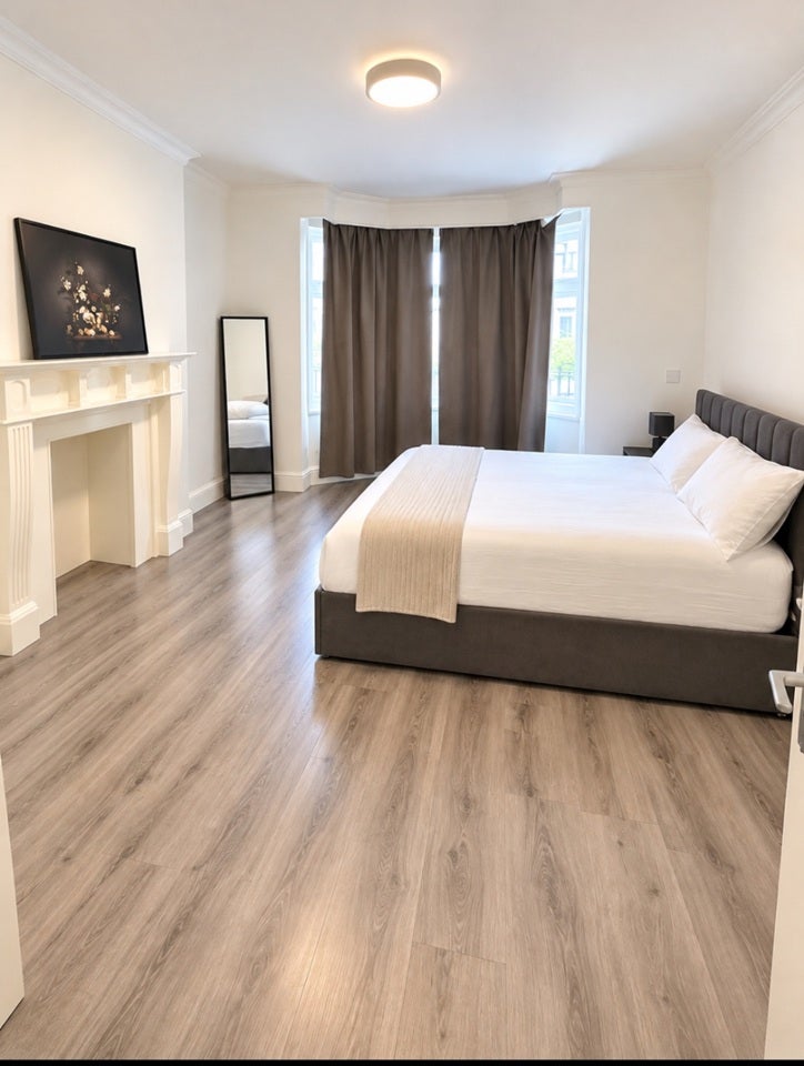 Room Ingledew Road in Greater London