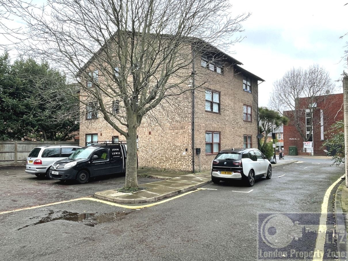 Flat Gliddon Road in Greater London