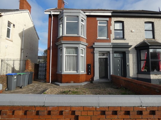 Flat Whitegate Drive in Blackpool