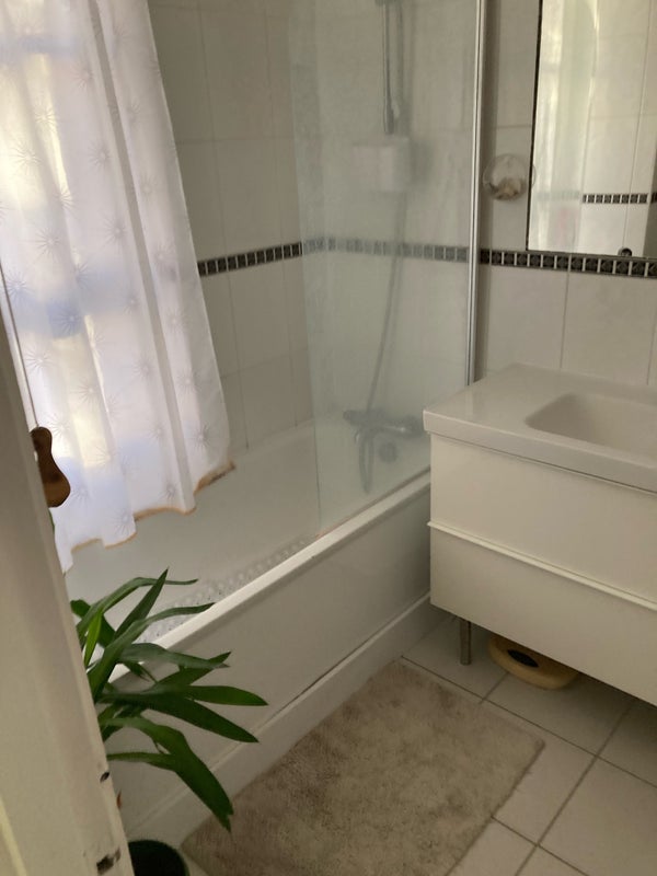 Room Avonmore Road in Greater London