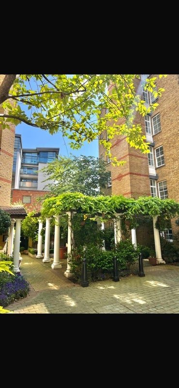 Room Regency Street in City of Westminster