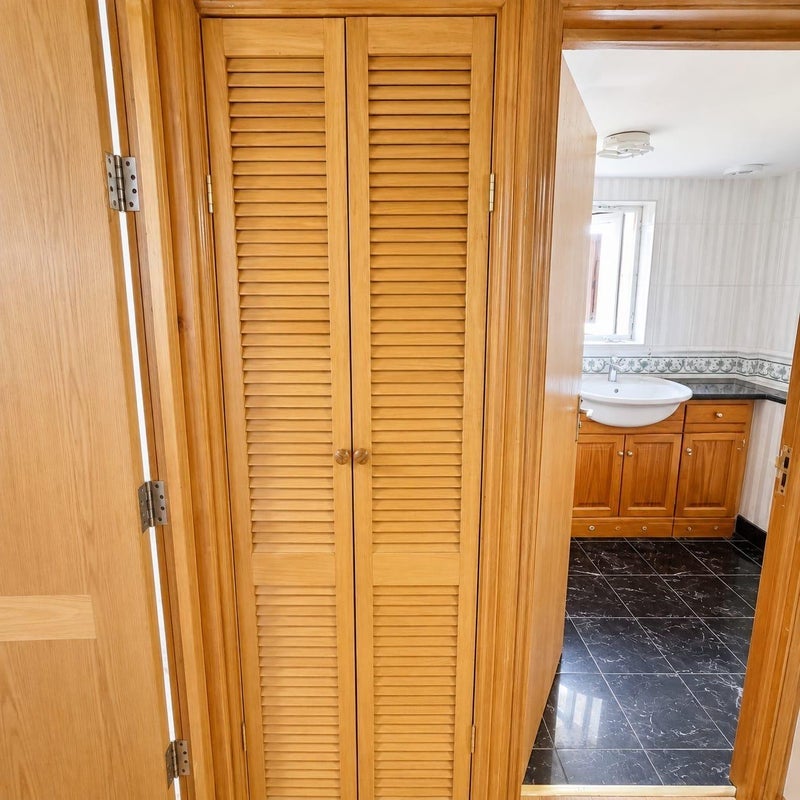 Room Rochfords Gardens in Slough