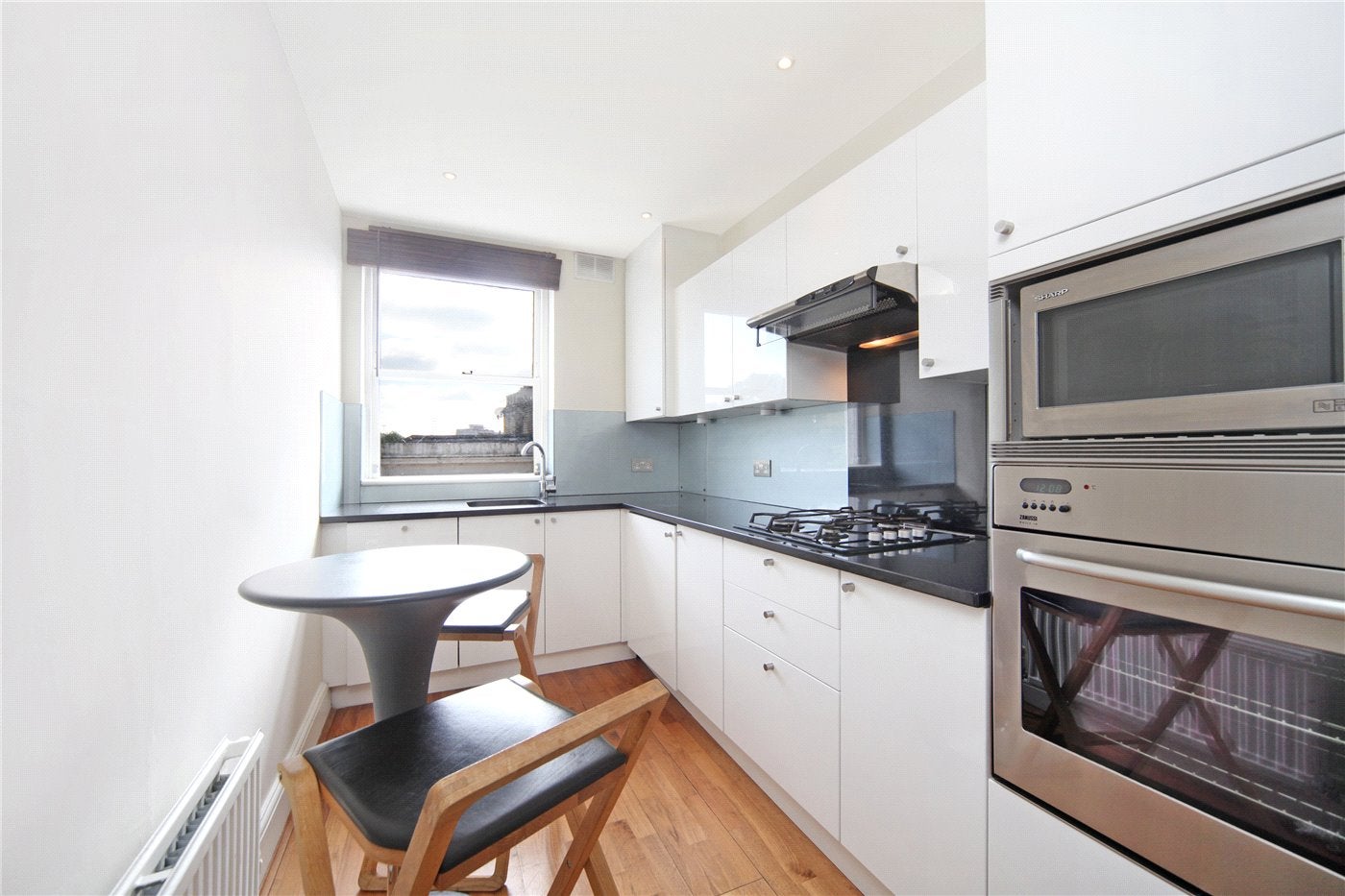 Flat Pembridge Villas in Greater London