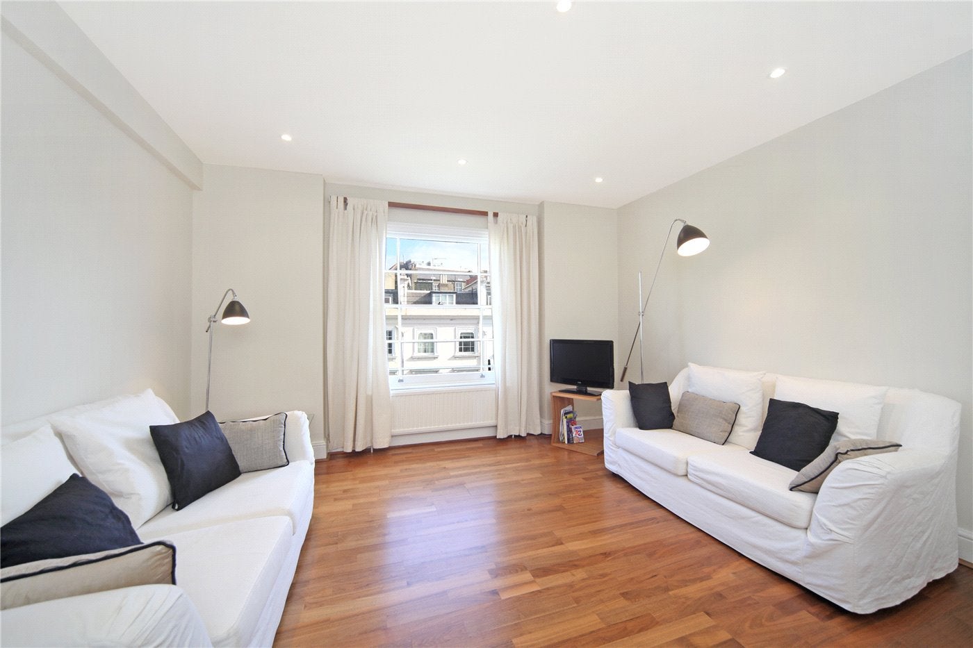 Flat Pembridge Villas in Greater London