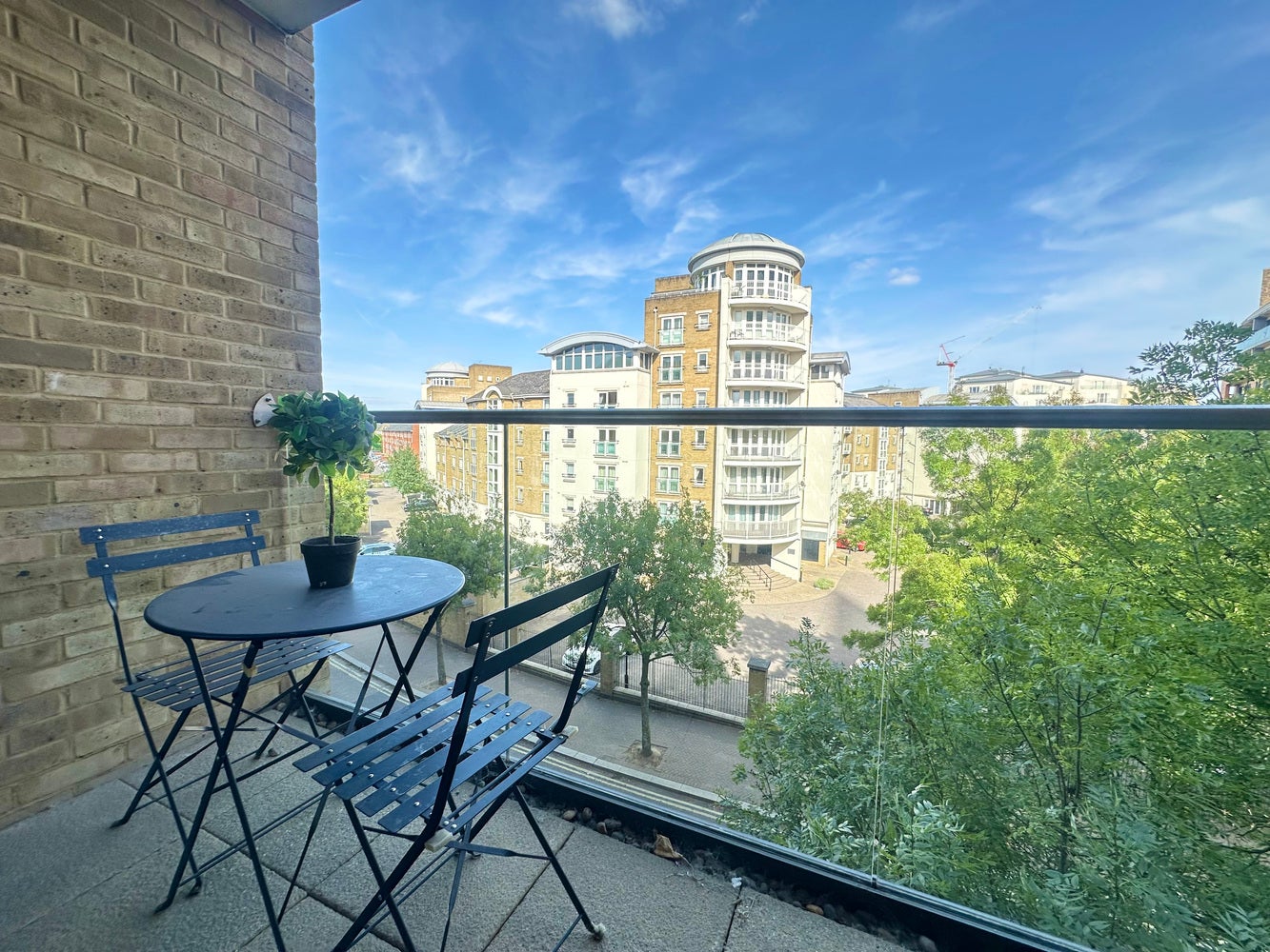 Flat Surrey Quays Road in Greater London