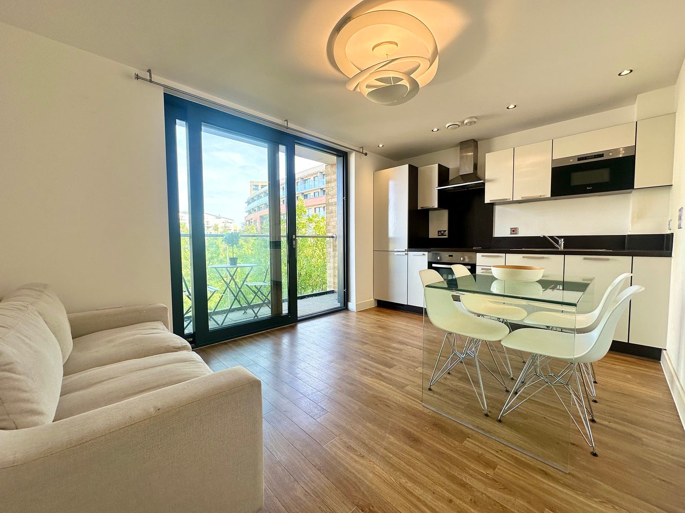 Flat Surrey Quays Road in Greater London
