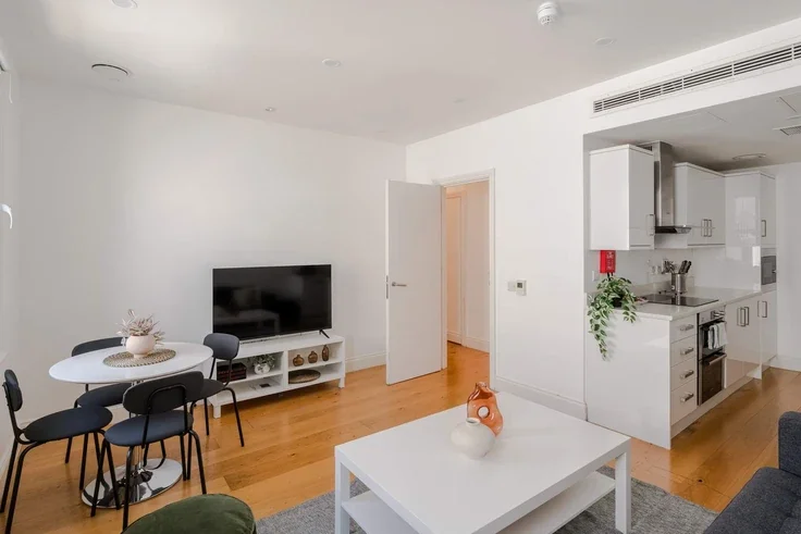 Flat Evelyn Yard in City of Westminster