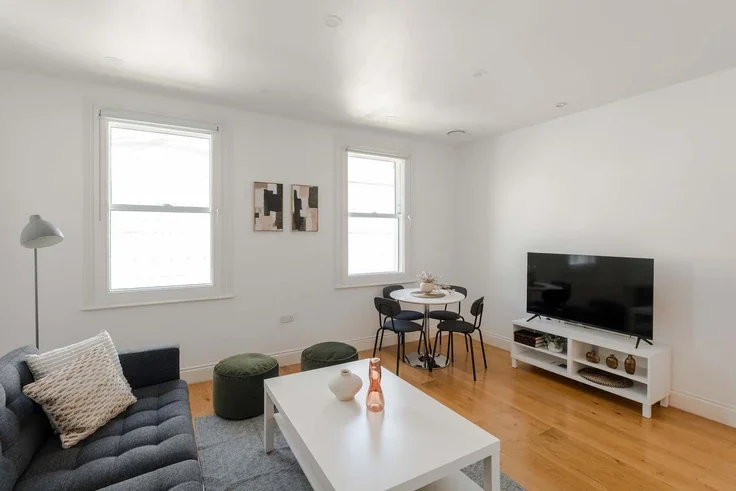 Flat Evelyn Yard in City of Westminster