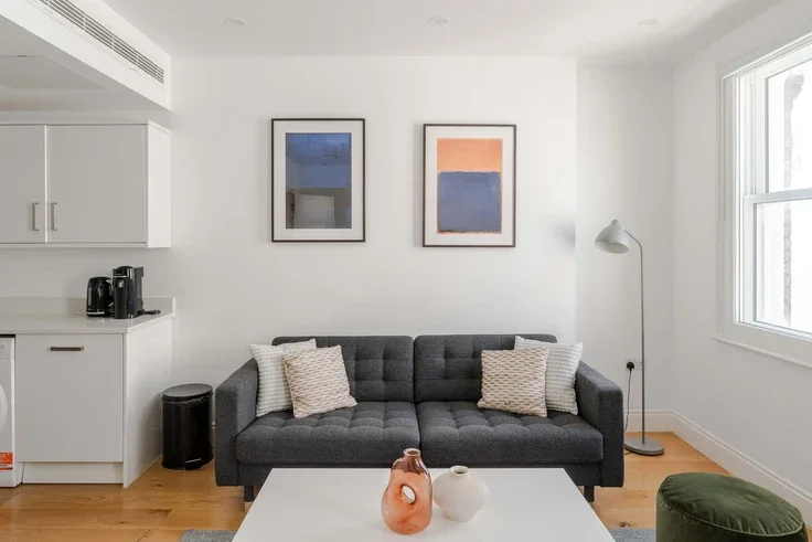 Flat Evelyn Yard in City of Westminster