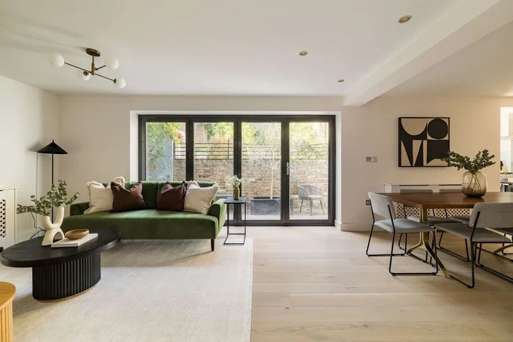 Flat Basing Street in Greater London