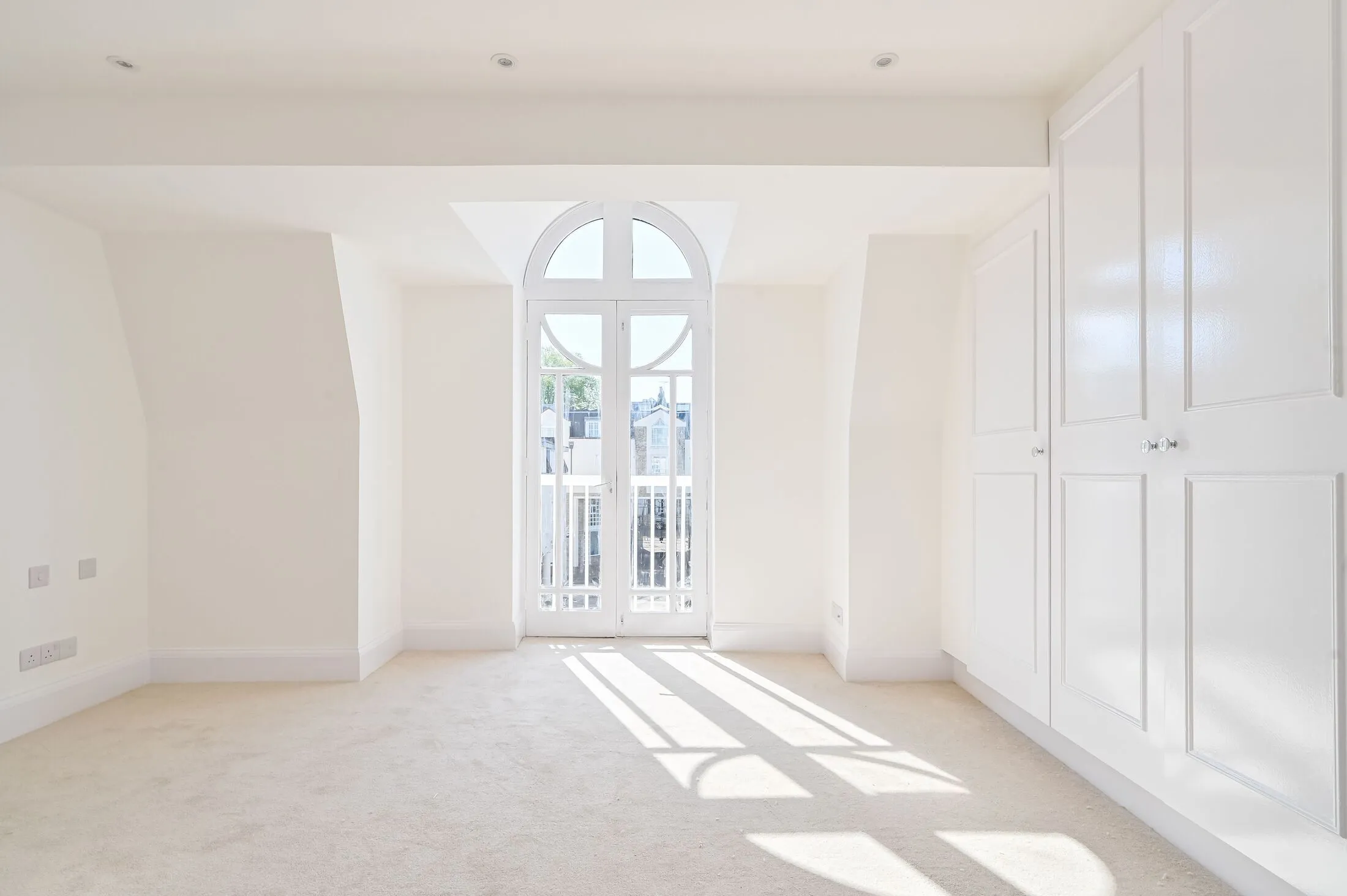 Flat Tyndale Lane in Greater London