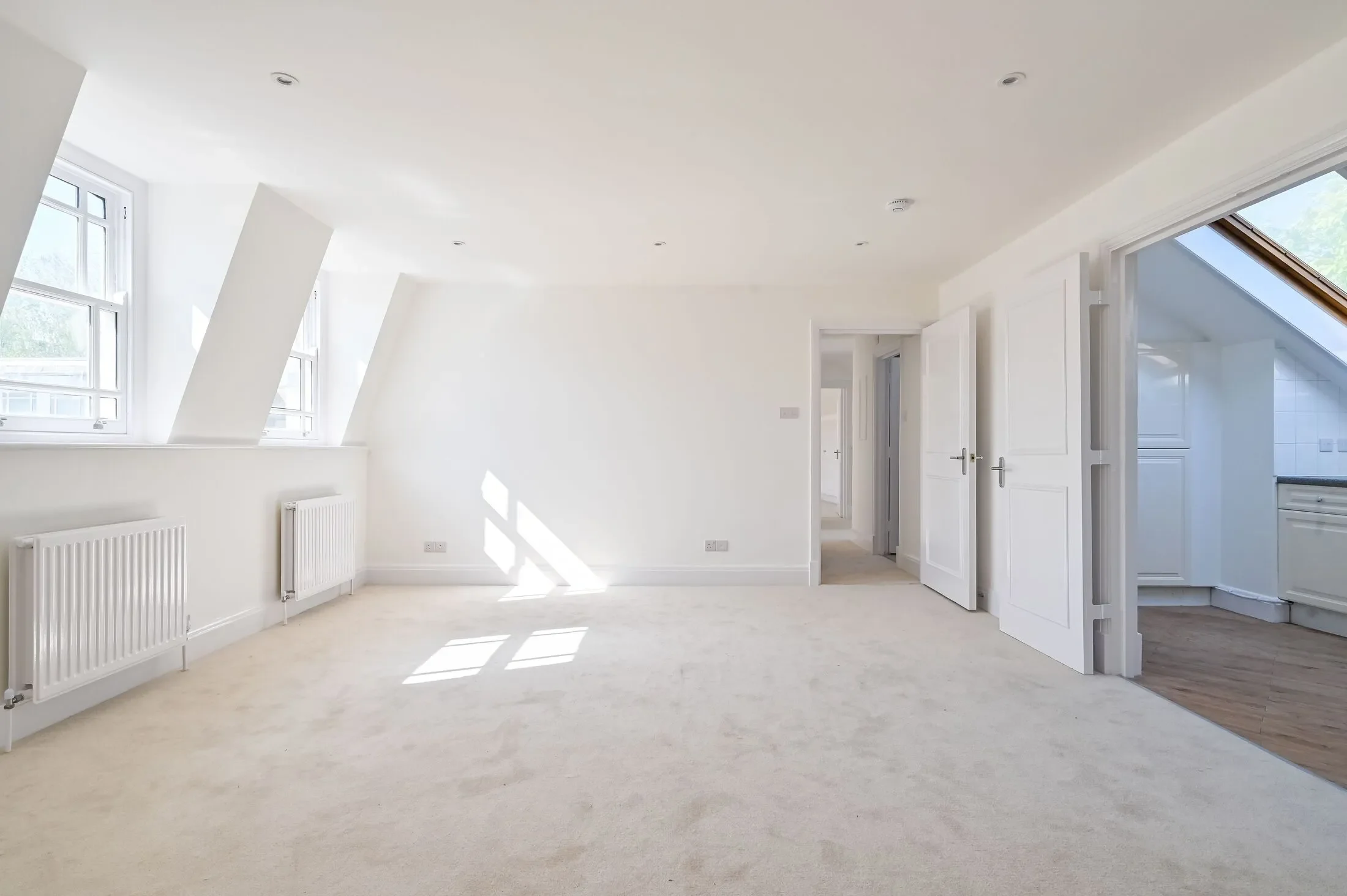 Flat Tyndale Lane in Greater London