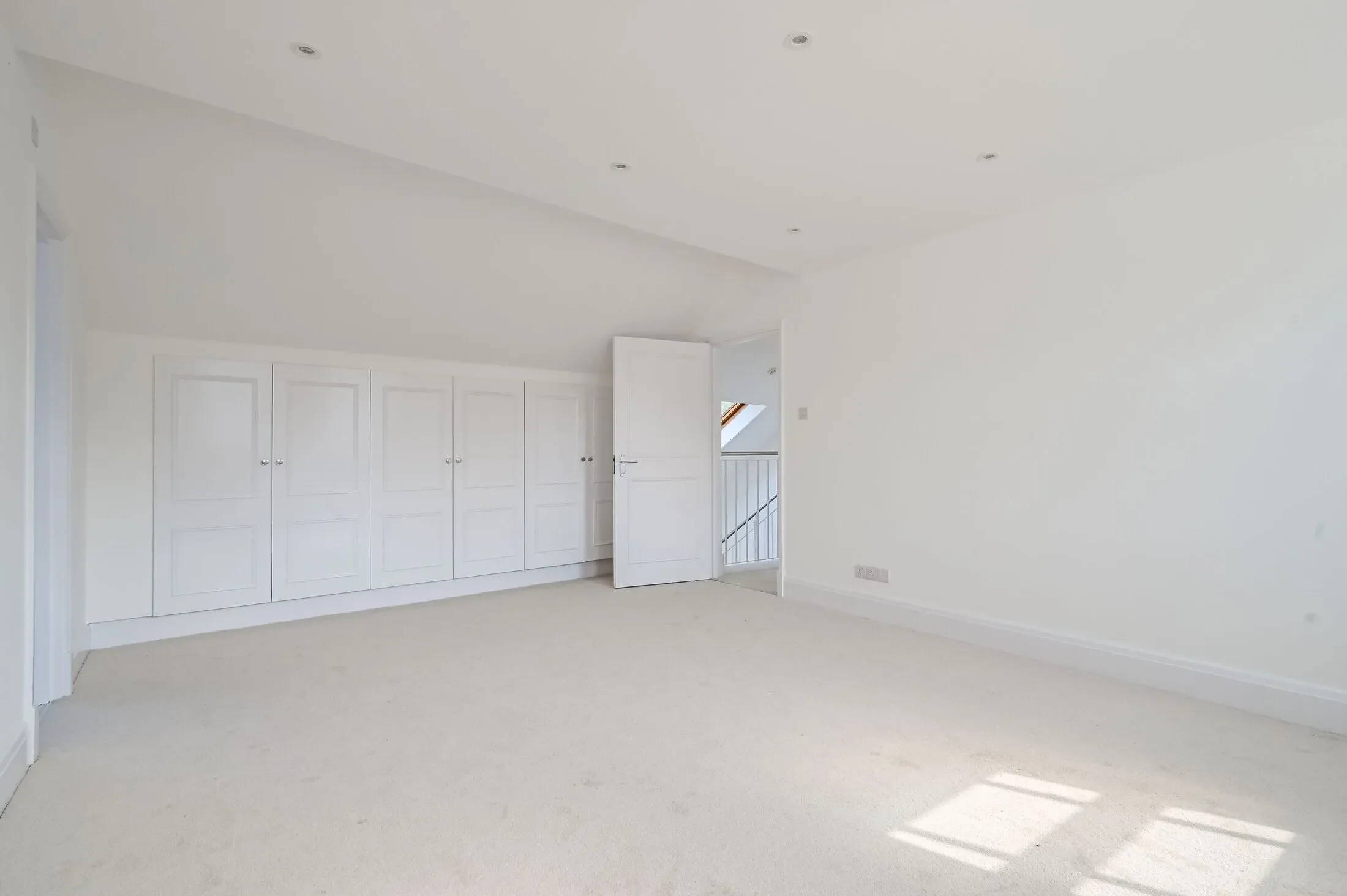 Flat Tyndale Lane in Greater London
