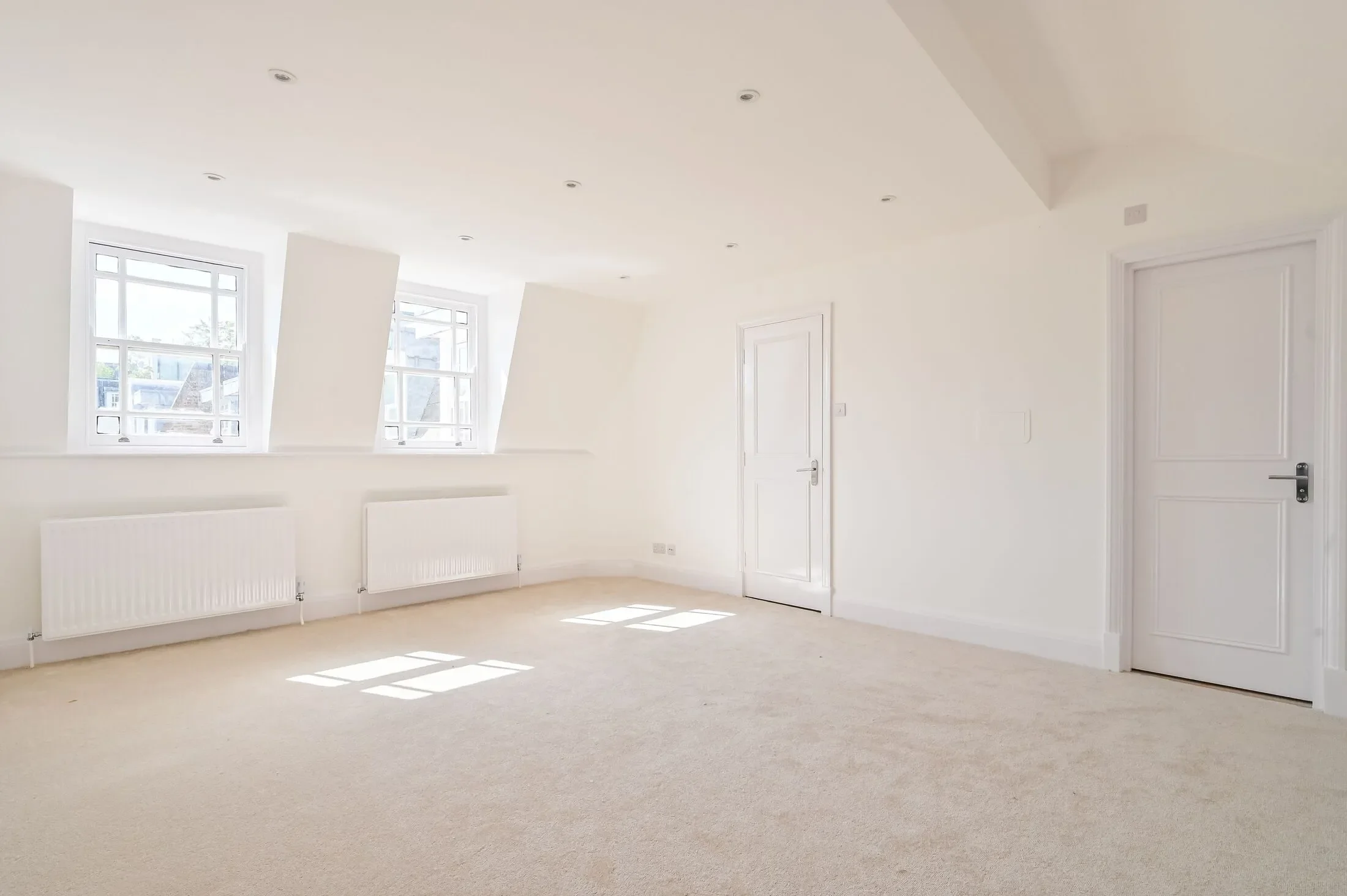 Flat Tyndale Lane in Greater London