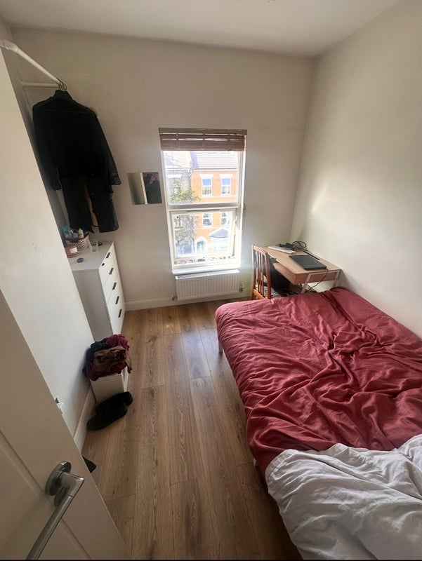 Room Cricketfield Road in Greater London