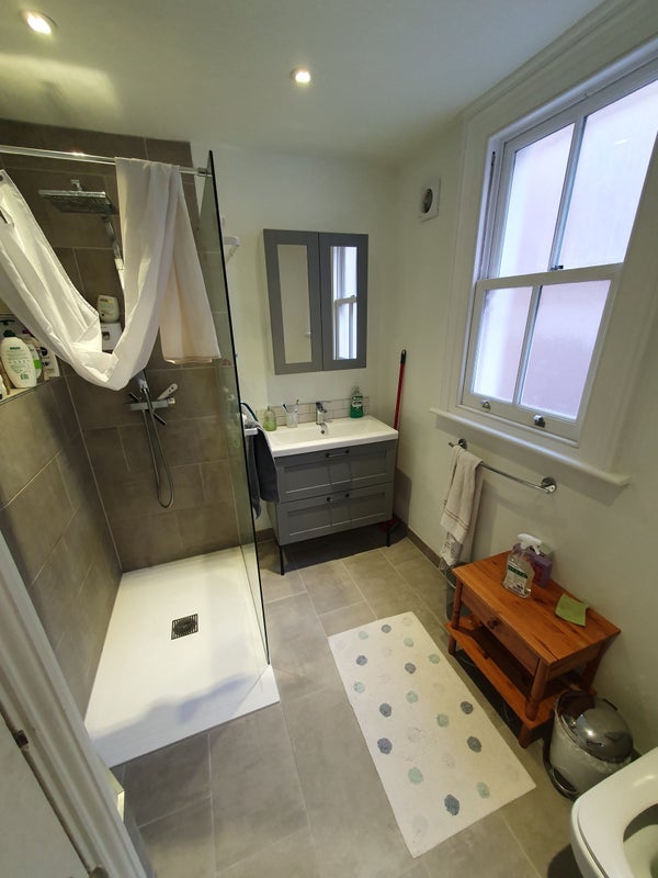 Room Holmewood Gardens in Greater London