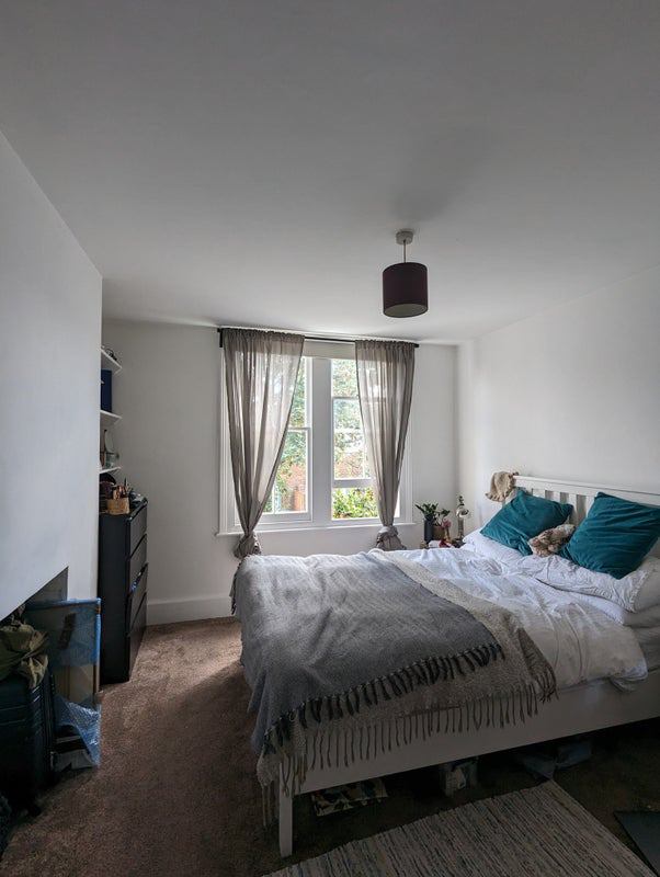 Room Holmewood Gardens in Greater London