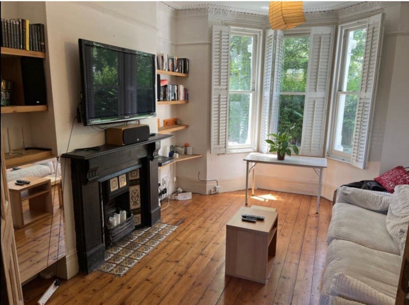 Room Holmewood Gardens in Greater London