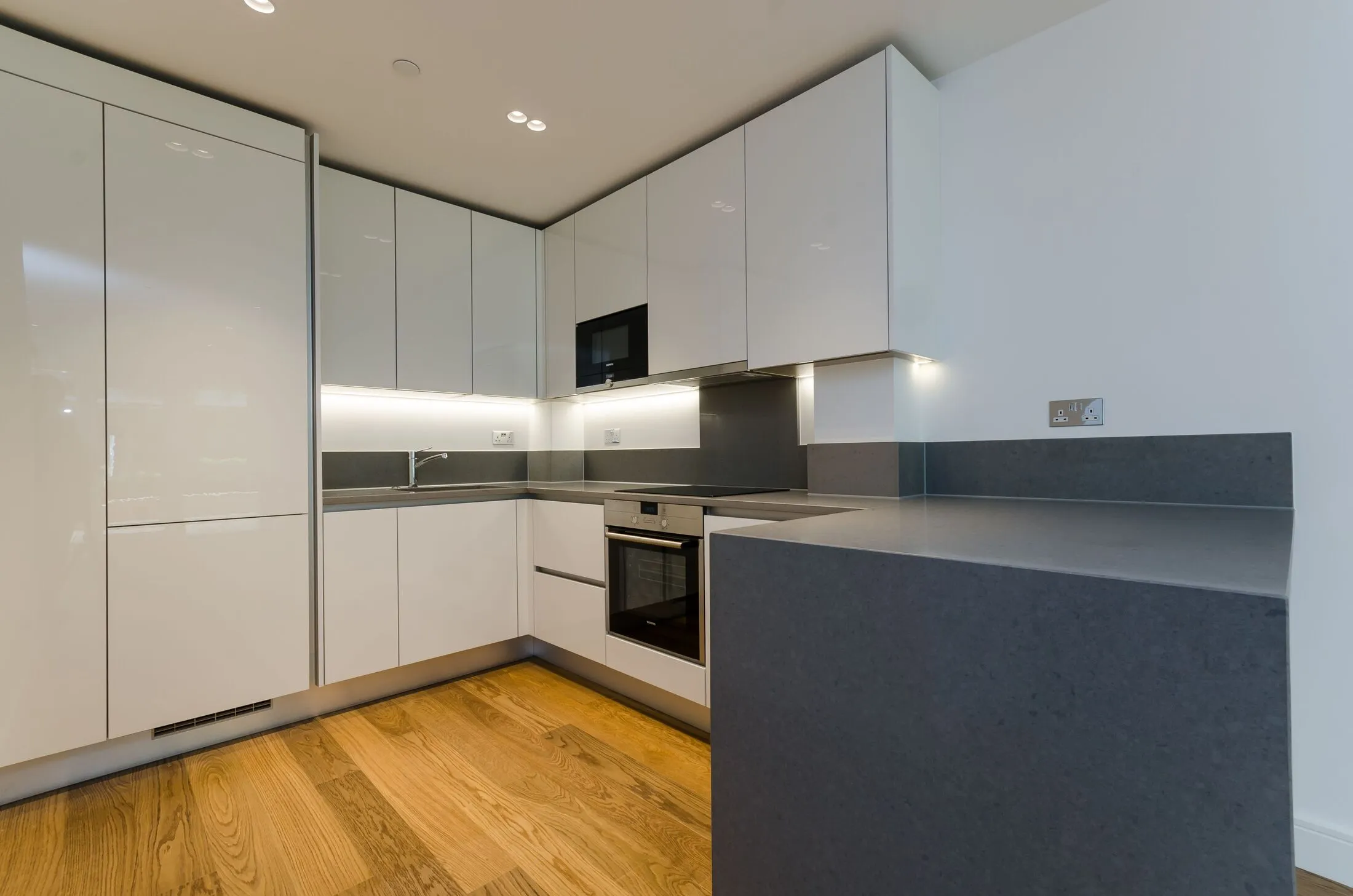Flat Longfield Avenue in Greater London